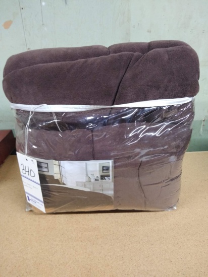 FULL / QUEEN PLUSH COMFORTER
