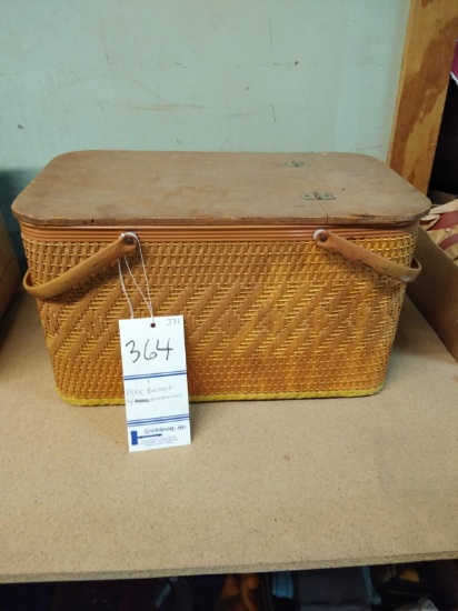 PICNIC BASKET WITH DINNERWARE