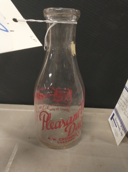 VINTAGE PLEASANT VIEW DAIRY A.W. CROSCUT & SONS SHERMAN N.Y. 1 QUART MILK BOTTLE