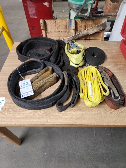 LOT OF LIFTING STRAPS AND RATCHET STRAPS