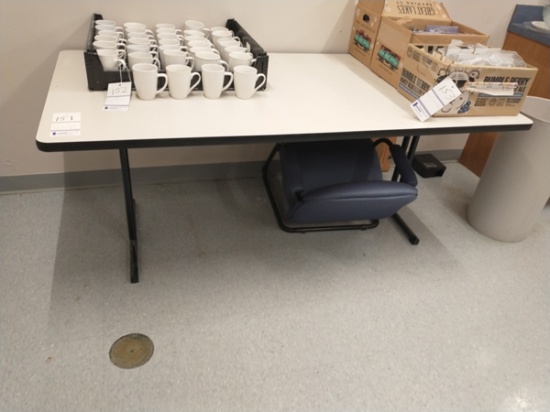 HEAVY DUTY FOLDING TABLE / DESK 6' X 3'