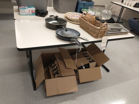 HEAVY DUTY FOLDING TABLE / DESK 5' X 30''