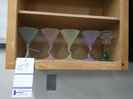 LOT OF GLASS MARTINI GLASSES