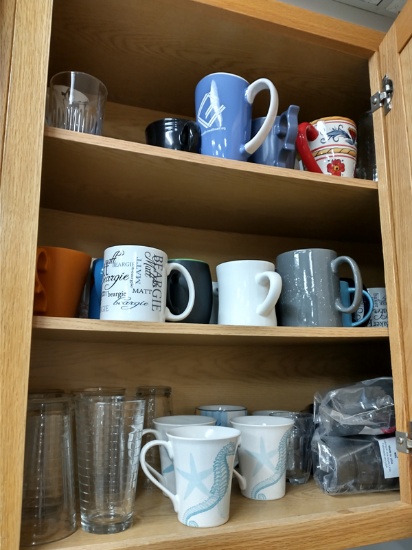 LOT OF COFFEE MUGS AND CUPS