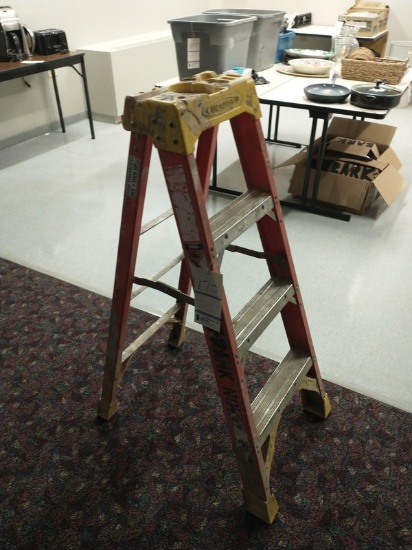 WERNER 4' STEP LADDER