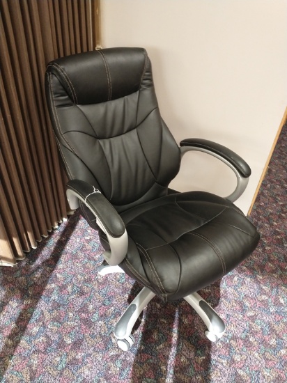 ROLLING OFFICE CHAIR - MISSING 3 WHEELS