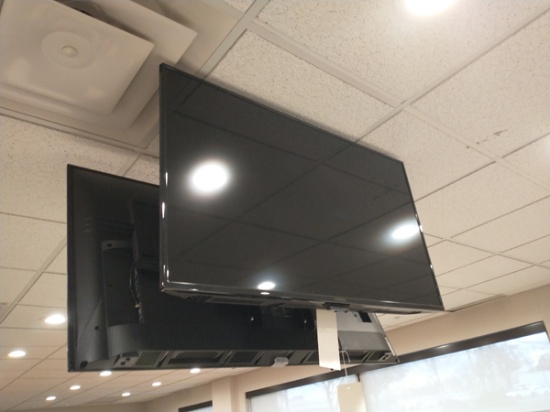 INSIGNIA 42" FLAT SCREEN TV