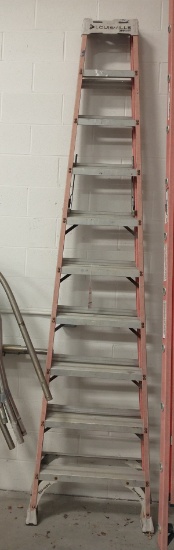 LOUISVILLE 10' FIBERGLASS STEP LADDER