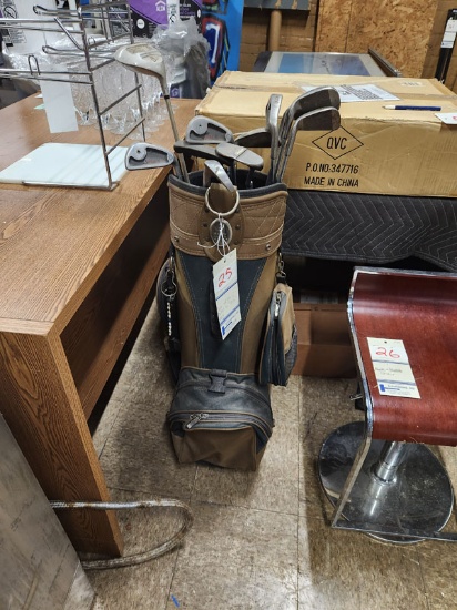 SET OF GOLF CLUBS AND BAG