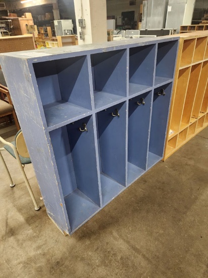 4 SLOT COAT CUBBIE