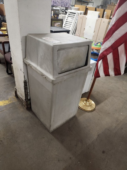 RUBBERMAID COMMERCIAL TRASH BIN