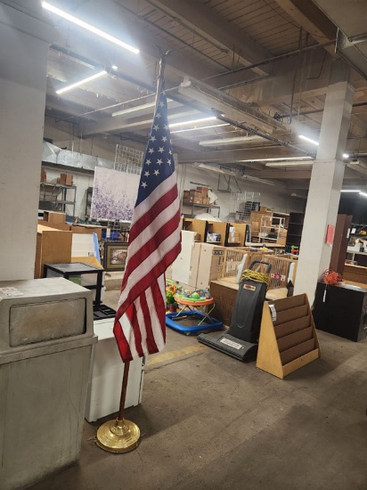 98" FLAG POLE WITH AMERICAN FLAG