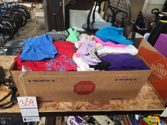 BOX OF CHILDRENS SIZE 14/16 & MEDIUM T-SHIRTS WITH WINTER HATS, GLOVES, AND SOCKS