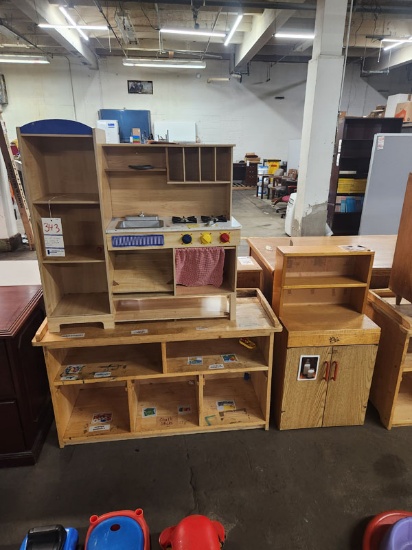 LOT OF 3 WOODEN CUBBY AND KITCHEN PLAYSETS