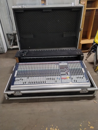 SOUNDCRAFT RW5692SM150999 PROFESSIONAL AUDIO MIXER IN PORTABLE STORAGE CASE