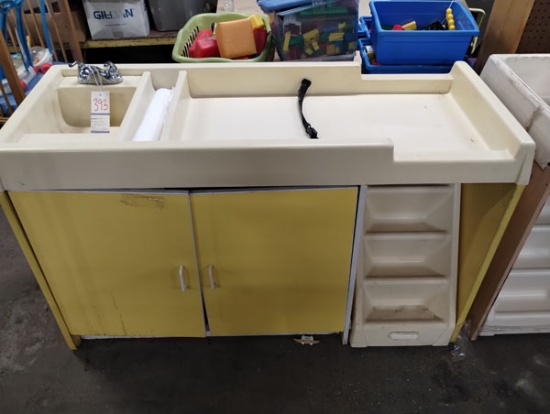 CHANGING TABLE WITH SINK AND PULL OUT STEPS   59"x24"x37" AS-IS THE DOORS DON’T CLOSE FLUSH