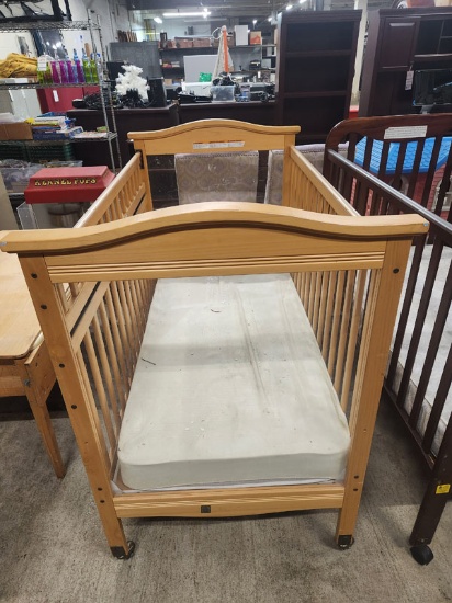 FOUNDATIONS CRIB - MODEL 1822047 -  55"x32 1/2"x45 1/2"
