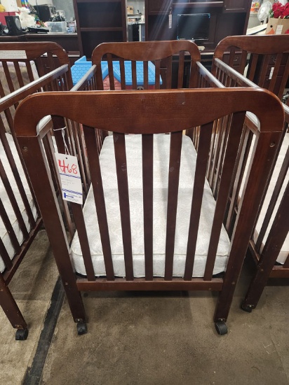 DREAM ON ME WOOD CRIB ON WHEELS - STYLE NO. 674 - MEASURES 35 1/2"x30"x46"