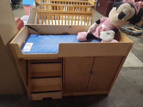 JONTI CRAFT WOOD CHANGING TABLE WITH PULL OUT STEPS 48"x22"x38 1/2"
