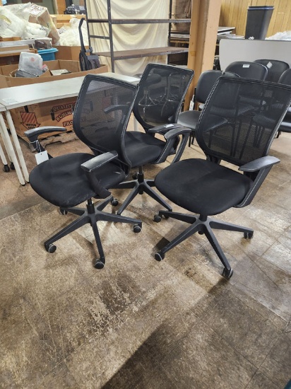 3 MATCHING BLACK SWIVEL OFFICE CHAIRS