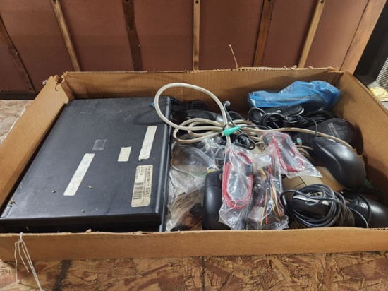 LOT OF OF 2 IBM THINK PADS WITH ASSORTED COMPUTER MICE