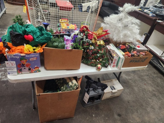 LOT OF HOLIDAY DÉCOR AND INFLATEABLES