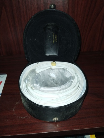SET OF CLERICAL COLLARS WITH LEATHER CASE