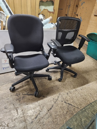 2 BLACK ADJUSTABLE SWIVEL OFFICE CHAIRS
