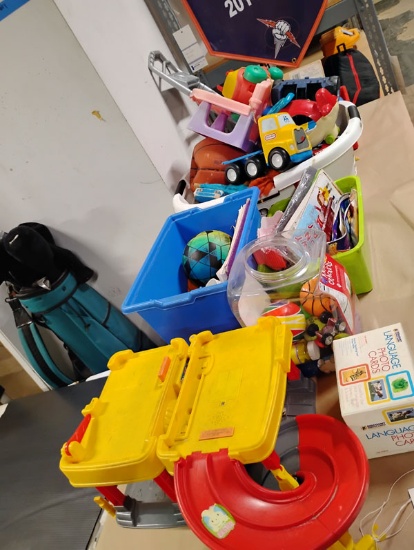 LOT OF CHILDRENS TOYS