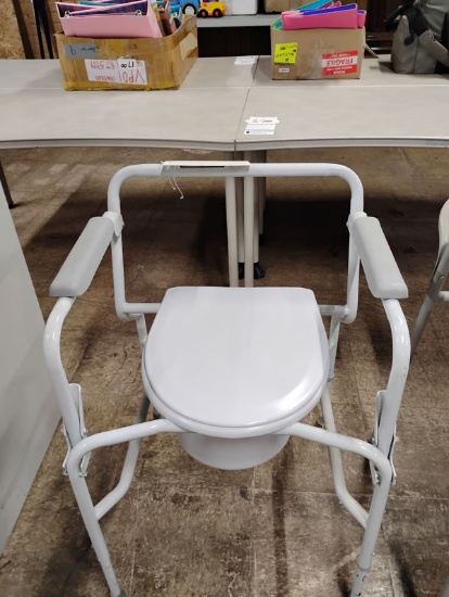 COMMODE