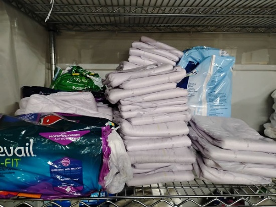 LOT OF ADULT DIAPERS - SIZE S/M