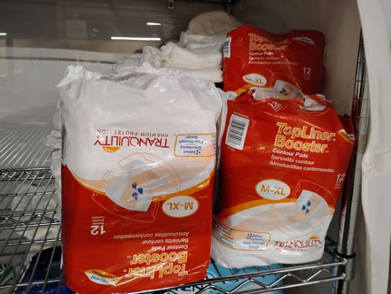 LOT OF ADULT DIAPERS - SIZE M/L