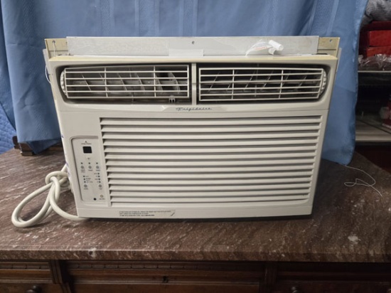 FRIGIDAIRE ELECTROLUX AIR CONDITIONER WINDOW UNIT - 6500 BTU