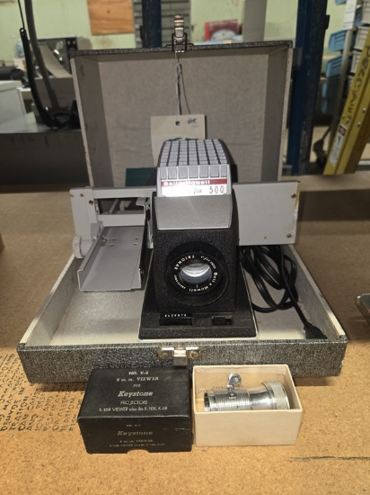 VINTAGE BELL & HOWELL PROJECTO OR VIEW 500 WITH ACCESSORIES