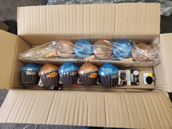 CASE OF 10 REESE AND HERSHEYS LAVA CAKE MAKER MOLDS