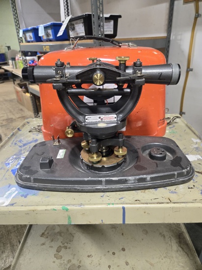 DAVID WHITE DW-8300 LEVEL TRANSIT - ONE LATCH ON CASE IS BROKEN