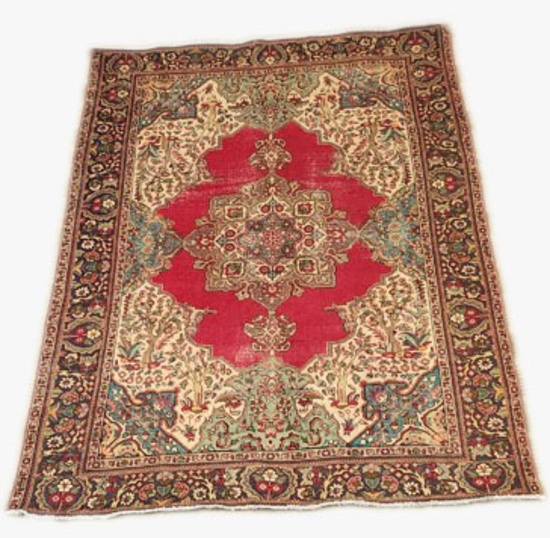 ORIENTAL TYPE AREA RUG MEASURING 9'2 X 6'8