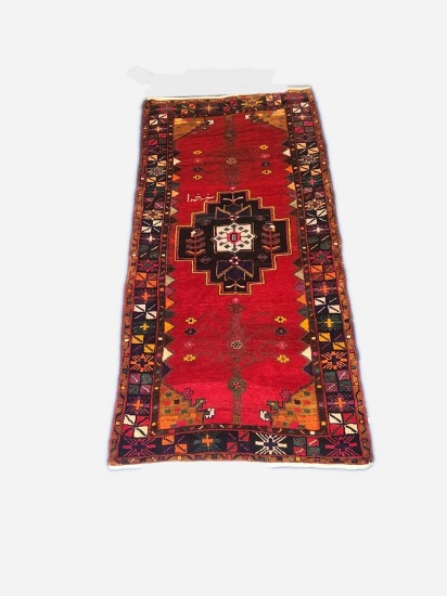 ORIENTAL TYPE AREA RUG MEASURING 10'8 X 5'4