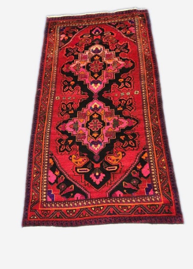 ORIENTAL TYPE AREA RUG MEASURING 9'9 X 5'