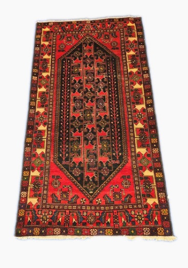 ORIENTAL TYPE AREA RUG MEASURING 9'8 X 4'11
