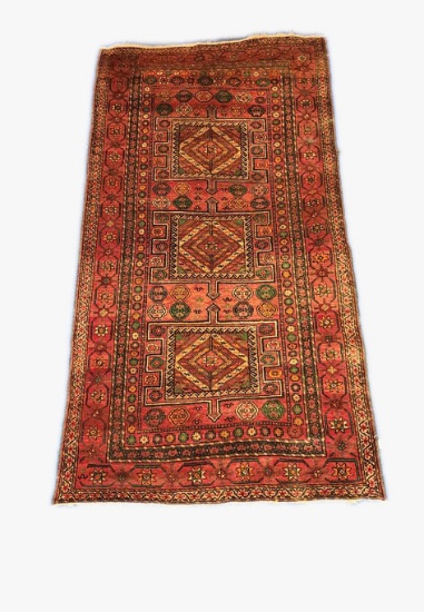ORIENTAL TYPE AREA RUG MEASURING 9'9 X 5'5
