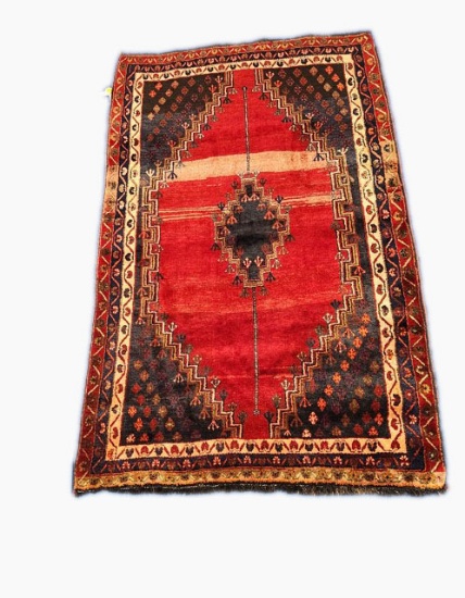 ORIENTAL TYPE AREA RUG MEASURING 8'1 X 5'