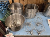 5 STAINLESS STEEL MIXING BOWLS WITH WHISK ATTACHMENTS