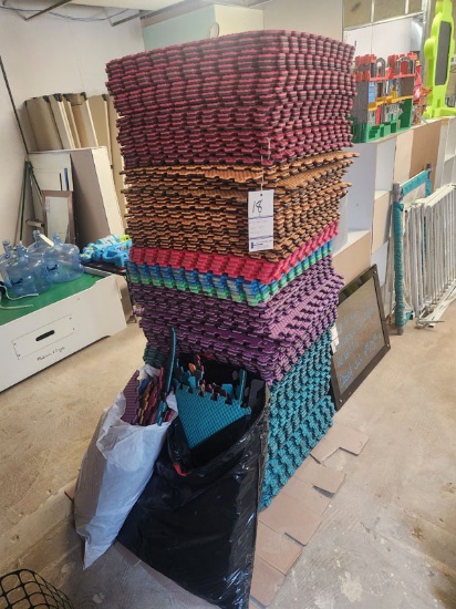 ASSORTED COLOR INTERLOCKING PUZZLE MATS - 24.5" x 24.5" - APPROXIMATELY 129 PIECES