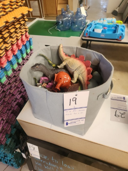 TOTE OF DINOSAUR AND OTHER ANIMAL TOYS