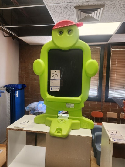 STEP 2 DOUBLE SIDED CHALK BOARD EASLE