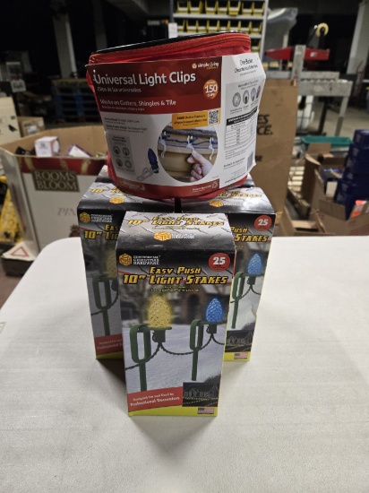 LOT OF XMAS LIGHTS - 5 BOXES OF 10" LIGHT STAKES AND 1 BUCKET OF UNIVERSAL LIGHT CLIPS,LOT OF XMAS L
