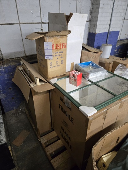 SKID OF HOUSEHOLD - WALL MIRRORS, DOOR HANDLES, AND MISCELLANEOUS