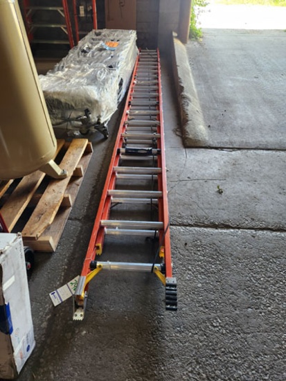WERNER 40' FIBERGLASS EXTENSION LADDER - AS IS - 2 STEPS DAMAGED