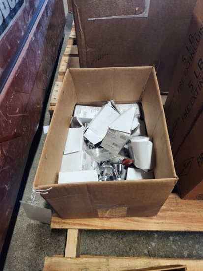 Box Of Chicago Faucets Wwg622-Cp